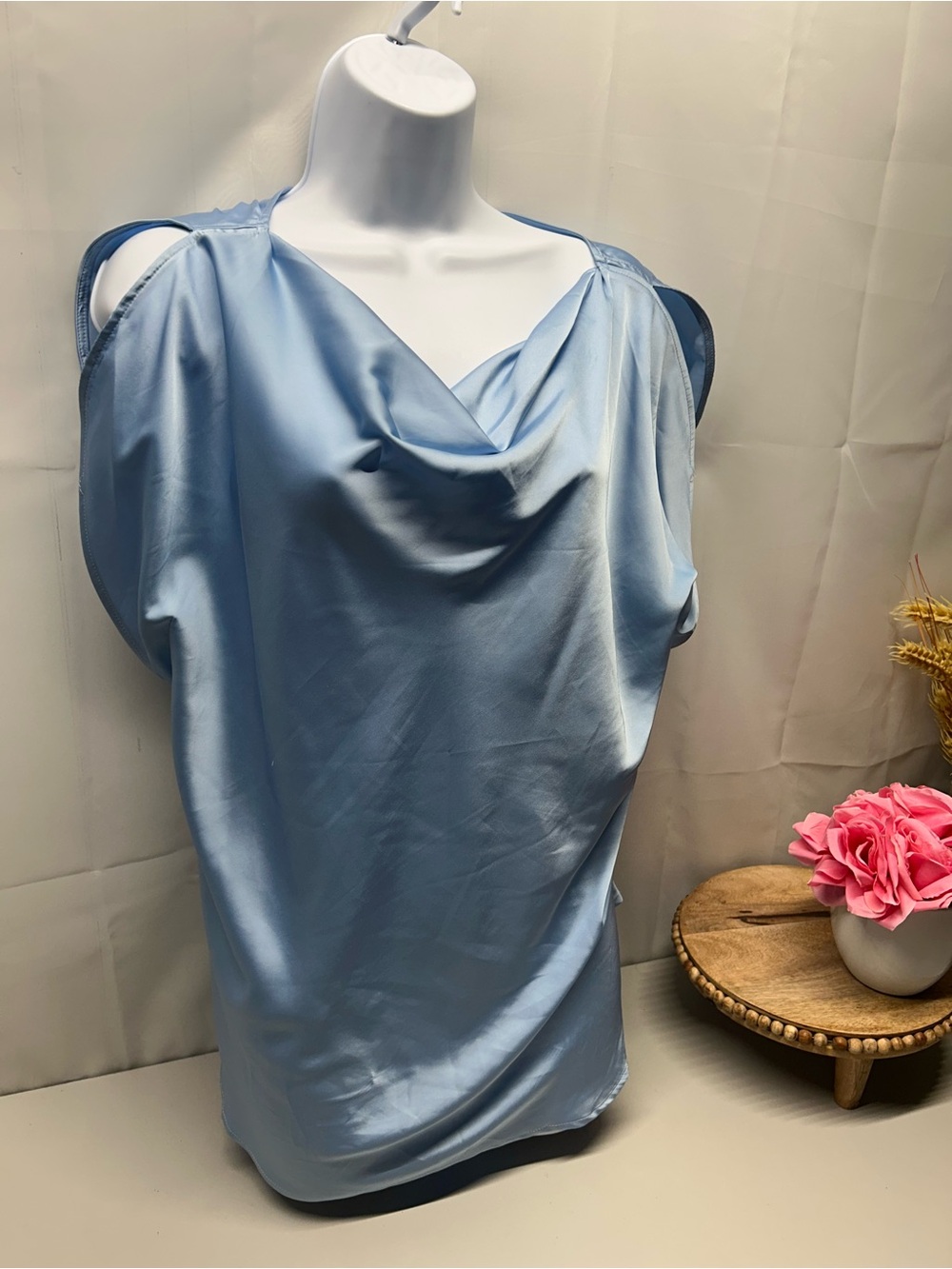 White House Black Market light blue satin blouse in XL #satin #workwear